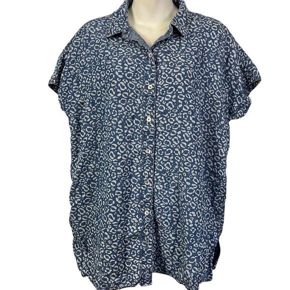Soft Surroundings Chambray Blue Button Up Short Sleeve Leopard Print Top Shirt M - Picture 1 of 15